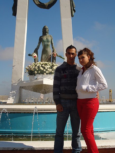 KIKO Y SARA EN LA FUENTE DE ROCIO JURADO