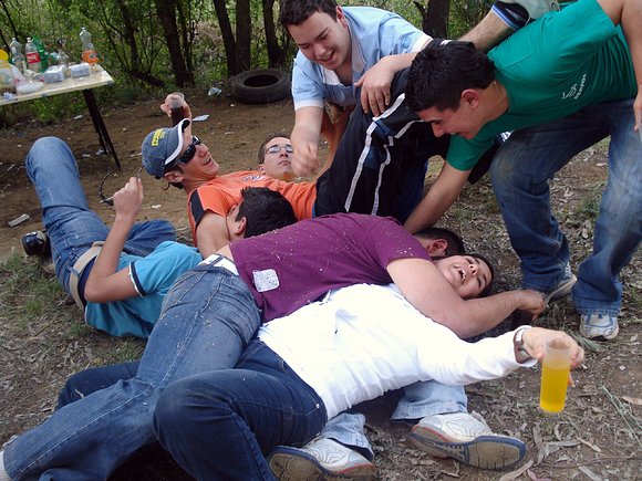 Y AHI, TODOS AL MONTON............