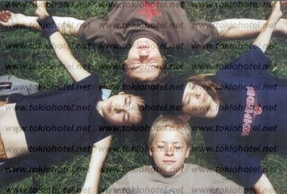 Los chicos de Tokio Hotel de pekes!!