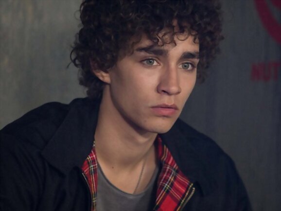 Robert Sheehan