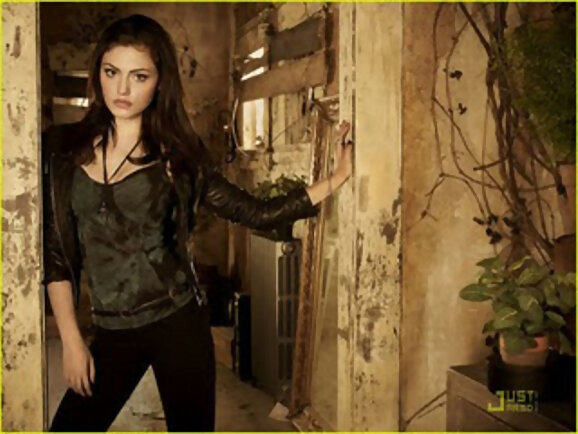 Phoebe Tonkin En The secret Circle