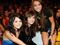 miley demi y selena