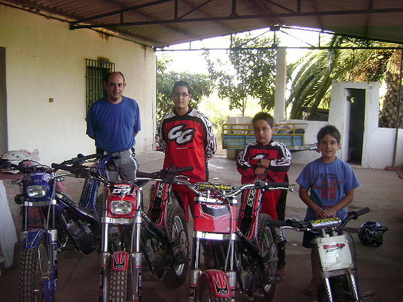 < FamiLia TRIALERa >