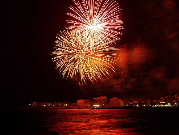 FUEGOS ARTIFICIALES EN S'ILLOT