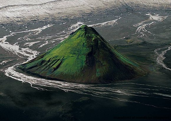 el maelifell al borde del glaciar myrdalsiokull i