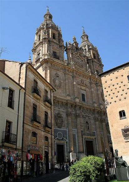 clerecia y casa de las conchas