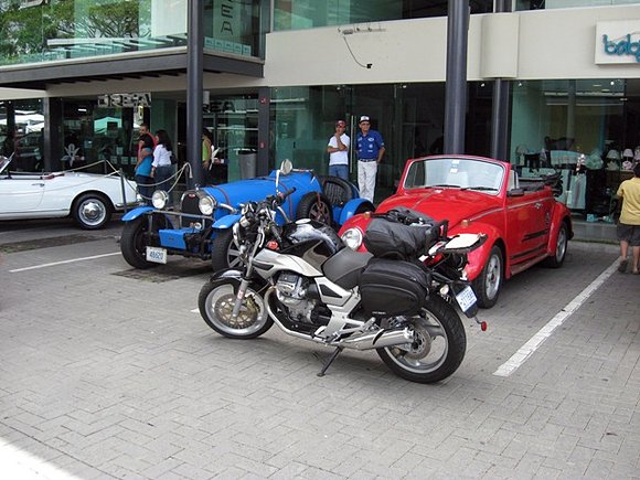 Exibición de autos antiguos.