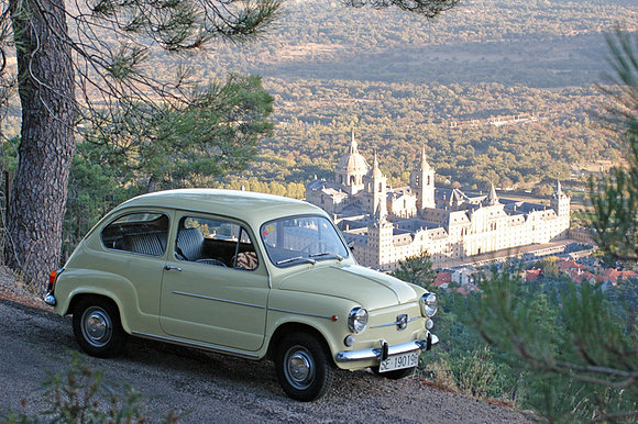 Seat 600 y monasterio