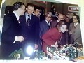 foto de sus magestades visitando la fabrica exin