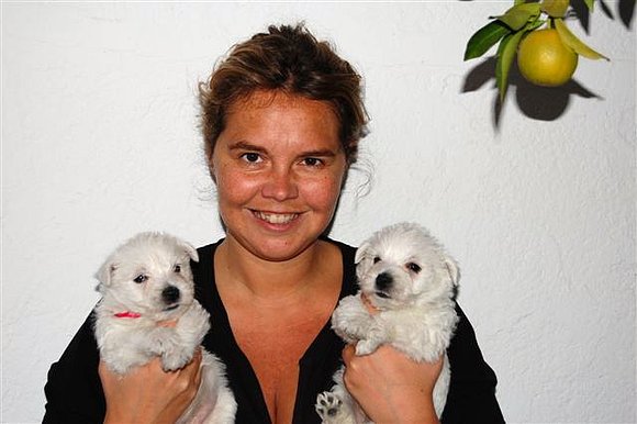 Mamen con las dos cachorras
