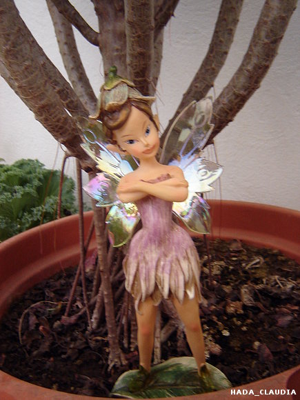 Campánula en el mini arbol tenebroso