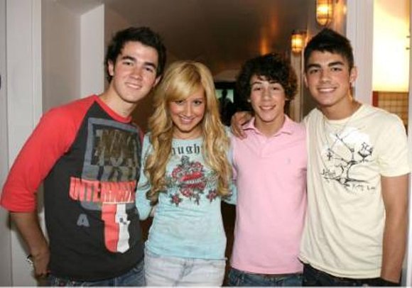 Ashley tisdale&jonas brothers!!!!