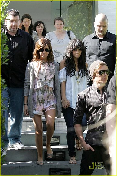 Ashley&vanessa!!!!