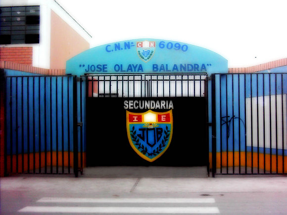 Entrada de la I.E. José Olaya Balandra