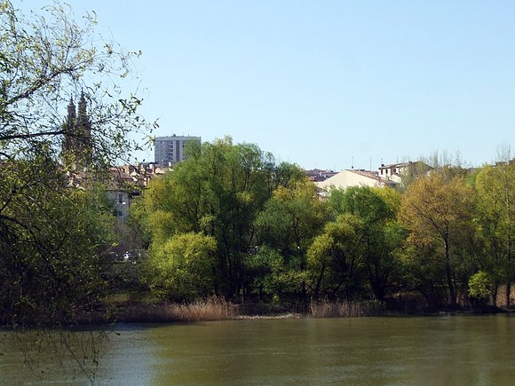 El río Ebro a su paso por Logroño