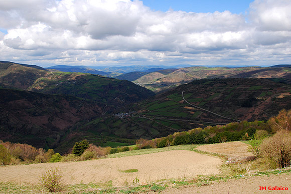 MIRANDO HACIA EL NORTE DESDE O CEBREIRO