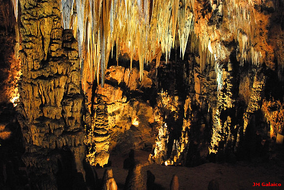 CUEVA DE VALPORQUERO SALA DE "MARAVILLAS"