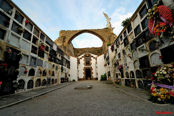 CEMENTERIO DE COMILLAS