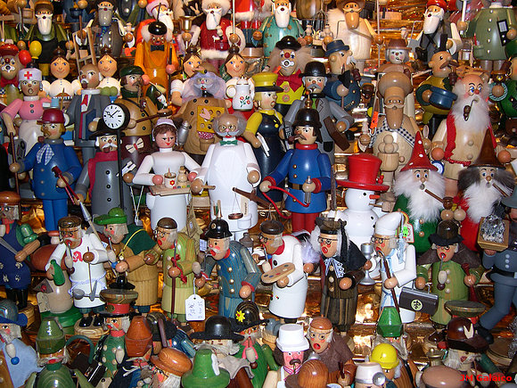 MUÑECOS EN UNA FERIA NAVIDEÑA