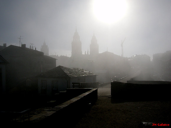 UN DIA DE NIEBLA EN LA MURALLA