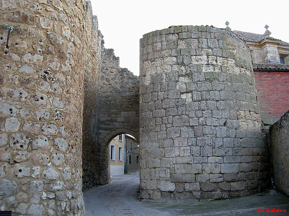 URUEÑA (Puerta del Azogue)