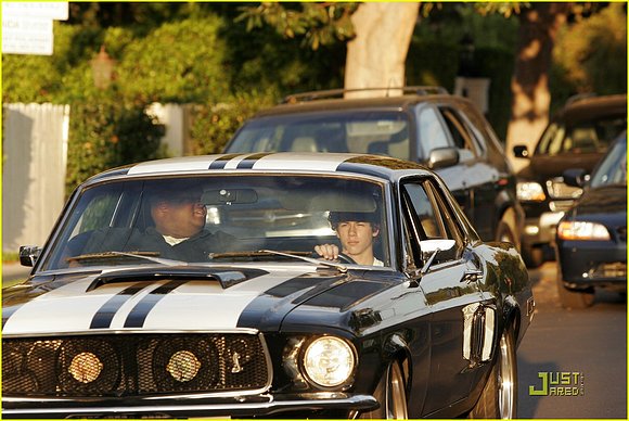Nick en su auto..