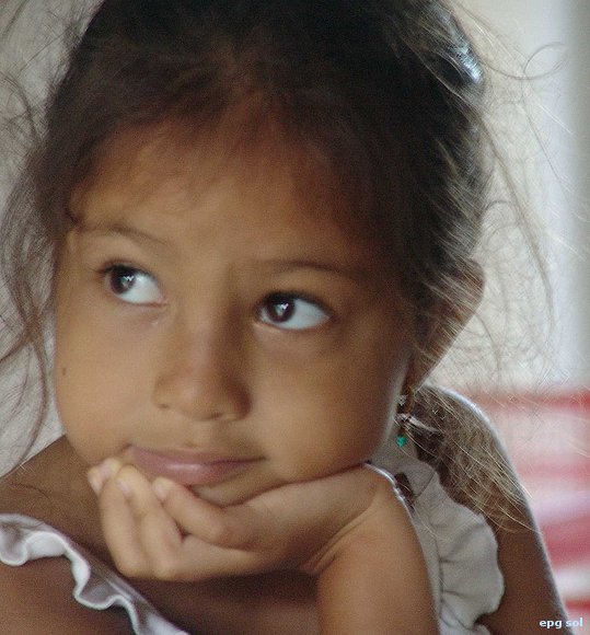 con quién? (ya saben por qué lloraba la niña)