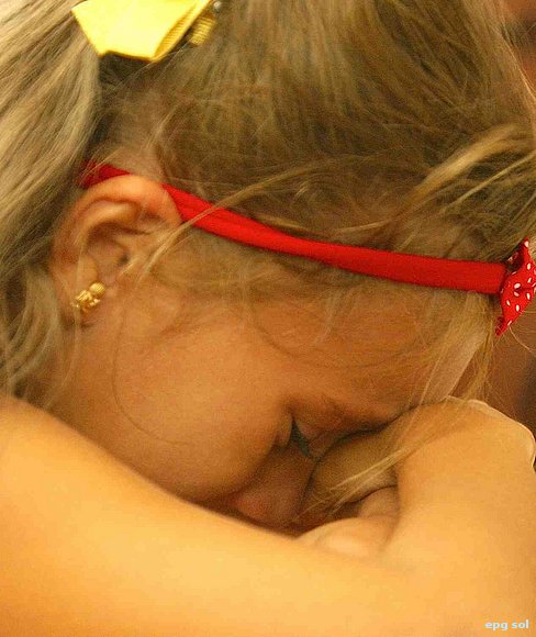un otro arete y cinta de coqueta