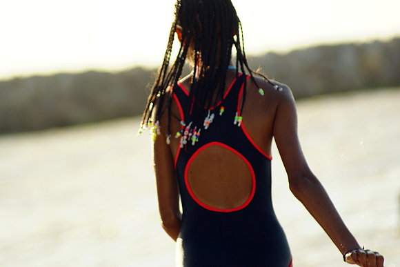 una negrita con círculo