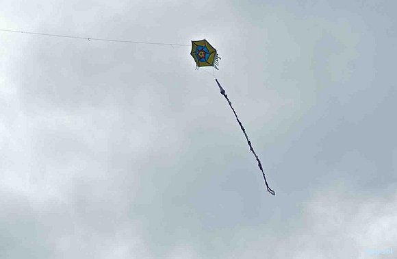 como una cometa al viento, así es la vida....