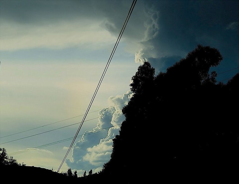 cuerdas que bajan del cielo...o suben..?