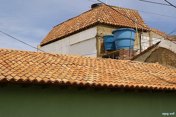 tejado de Tunja con tanque de agua
