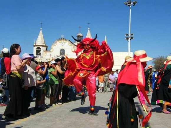 baile la diablada fiesta religiosa. norte de chile