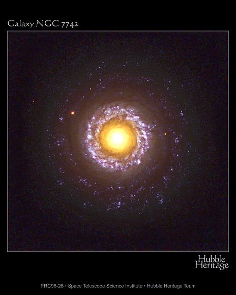el universo según el  Hubble ....