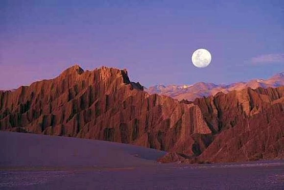 LA LUNA EN EL DESIERTO DE ATACAMA.