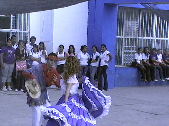GRUPO  DE DANZA MAWUATZI DE LA U. A. N.