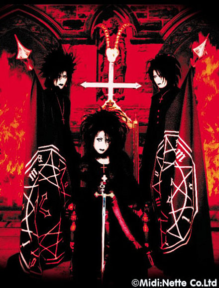 Aqui esta Mana Sama y su grupo Moi Dix Mois