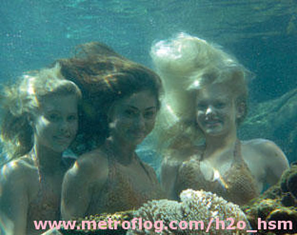 las tres chicas en el mar!!!