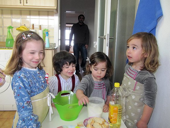 haciendo torrijas