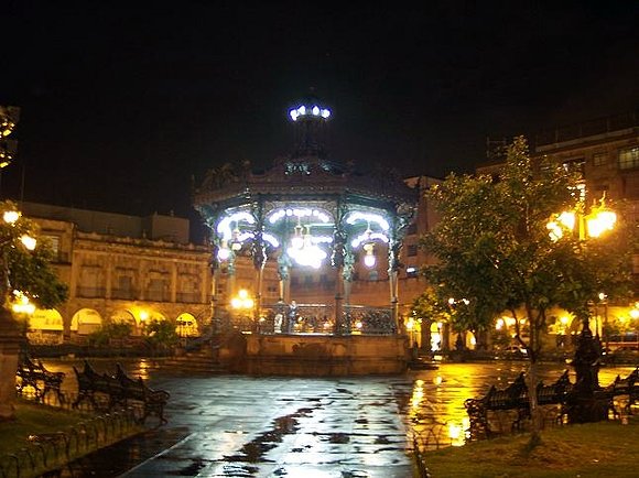 PLAZA DE ARMAS EN GUADALAJARA JALISCO