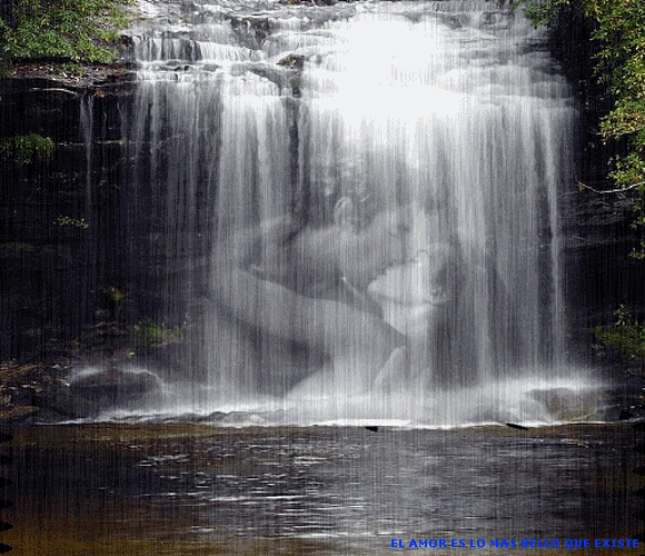 UNA CASCADA