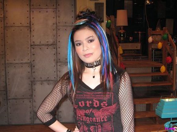 y para acabr haloween...icarly rebelde