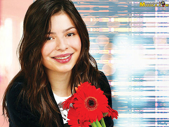 miranda cosgrove guapisima con una flor