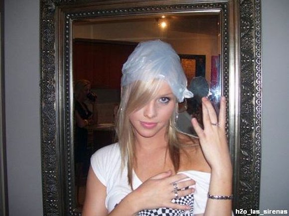 Claire posando
