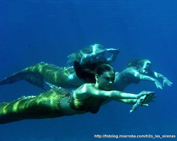 Las sirenas en el capítulo "En aguas calientes"
