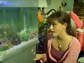 Cleo frente a su pecera en &quot;Aguas peligrosas&quot;
