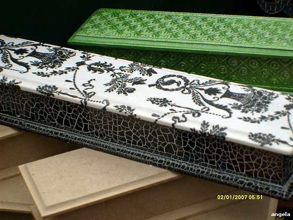 caja con cracquelado y papel tectura