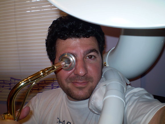 el loco de la tuba