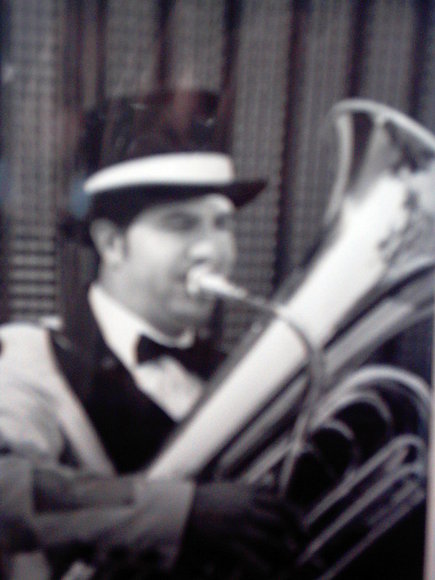 tuba elegante