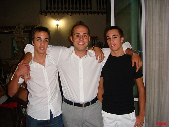 yo el de blanco de la izkierda